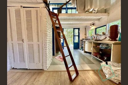 17_photo/94cfaaa6bb.7bf9fc4f4cf087e9-ATLAS-e4a76a48-49b3-46df-add7-65f481fd4e5a.jpg de casa à venda com 1 quarto, 35m² em Granja Viana, Cotia