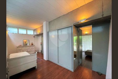 7_photo/94cfaaaa1d.51e9d72e285c0521-ATLAS-2b7ad0aa-ed89-4803-8107-e6ec0e7aa9da.jpg de casa à venda com 3 quartos, 380m² em Chácara do Refúgio, Carapicuíba