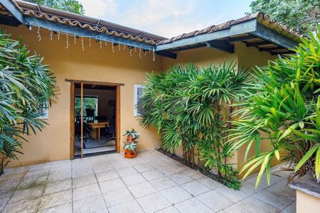 4_photo/94cfaaaab1.9f73e101bd22bb98-ATLAS-b2a28ca9-53dd-4031-a829-4e5bd0dd92b7.jpg de casa de condomínio à venda com 4 quartos, 450m² em Jardim Marilu, Carapicuíba