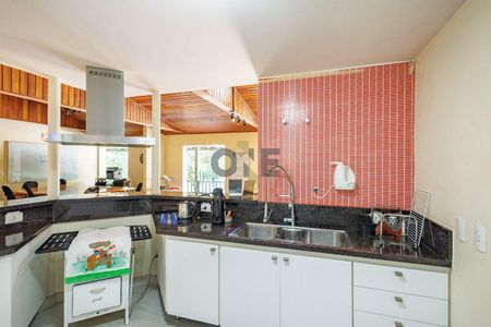 2_photo/94cfaaaab1.9f73e101bd22bb98-ATLAS-e6ee1824-ac8b-4ebd-936c-9c5169d4e5a3.jpg de casa de condomínio à venda com 4 quartos, 450m² em Jardim Marilu, Carapicuíba