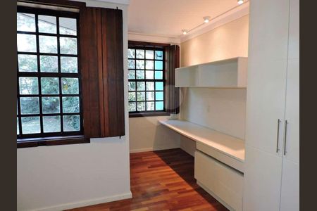 9_photo/94cfaaab63.2847f2e5ad033c01-ATLAS-217af1f5-b982-4e14-becc-699d53a351e2.jpg de casa para alugar com 6 quartos, 550m² em Jardim Marilu, Carapicuíba