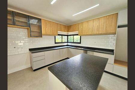 9_photo/94cfaaab77.f14d7a494a64fc38-ATLAS-92ccd72f-3f98-49d4-9dc9-8bf1fcc482b1.jpg de casa à venda com 3 quartos, 326m² em Chácara do Refúgio, Carapicuíba