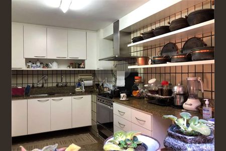 9_photo/94cfaaab77.f38e38137a2159e3-ATLAS-e01574d6-0569-4ecb-97ee-832ab4f4703e.jpg de casa à venda com 5 quartos, 1102m² em Chácara do Refúgio, Carapicuíba