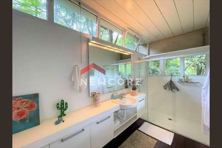 42_photo/94cfaaaba5.e182d30f96765f76-ATLAS-0d619df9-55e6-4ffe-97d5-9f5575d66395.jpg de casa de condomínio à venda com 3 quartos, 380m² em Chácara do Refúgio, Carapicuíba