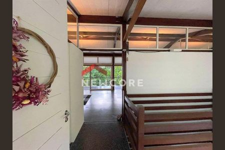 47_photo/94cfaaaba5.e182d30f96765f76-ATLAS-19c4e4e8-a98f-4b37-86ab-aaab462cb314.jpg de casa de condomínio à venda com 3 quartos, 380m² em Chácara do Refúgio, Carapicuíba