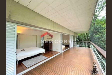 31_photo/94cfaaaba5.e182d30f96765f76-ATLAS-38eeff91-5904-4804-b2b6-b9eaf317176b.jpg de casa de condomínio à venda com 3 quartos, 380m² em Chácara do Refúgio, Carapicuíba