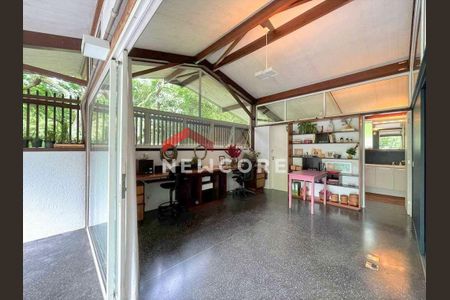 49_photo/94cfaaaba5.e182d30f96765f76-ATLAS-a1b93649-14f4-401b-8e13-fb48327e2550.jpg de casa de condomínio à venda com 3 quartos, 380m² em Chácara do Refúgio, Carapicuíba