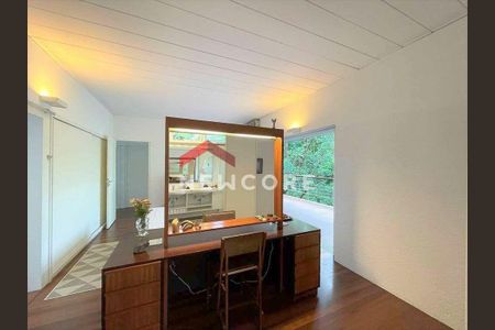 34_photo/94cfaaaba5.e182d30f96765f76-ATLAS-b756063f-84b8-49dc-b0fa-a5125f68360d.jpg de casa de condomínio à venda com 3 quartos, 380m² em Chácara do Refúgio, Carapicuíba