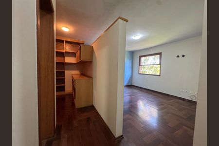 5_photo/94cfaaabb3.18d35e9b3b089d06-ATLAS-31862eee-01d6-4eac-86d2-859e325a8867.jpg de casa de condomínio à venda com 3 quartos, 212m² em Chácara do Refúgio, Carapicuíba