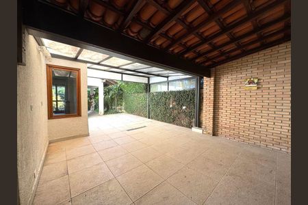 8_photo/94cfaaabb3.18d35e9b3b089d06-ATLAS-e8cf3a63-0afd-4576-b284-3a4120cadc96.jpg de casa de condomínio à venda com 3 quartos, 212m² em Chácara do Refúgio, Carapicuíba