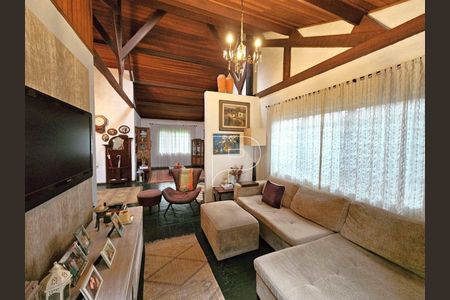 3_photo/94cfaaac41.d94908c5e3eb3846-ATLAS-0fe06bc2-aa2d-4dfe-99c8-b4ad7beb034d.jpg de casa à venda com 3 quartos, 250m² em Granja Viana, Cotia