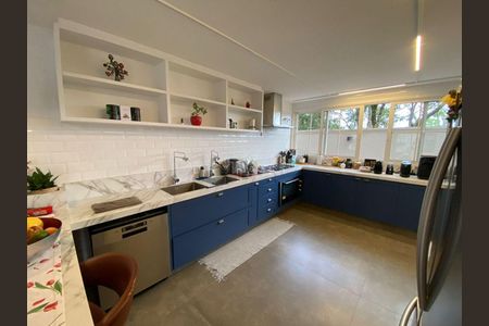 6_photo/94cfaaacb1.9845a183adc4e21d-ATLAS-433eb716-a1e0-44ef-a130-7395a129afeb.jpg de casa de condomínio à venda com 5 quartos, 586m² em Jardim Helena, Carapicuíba