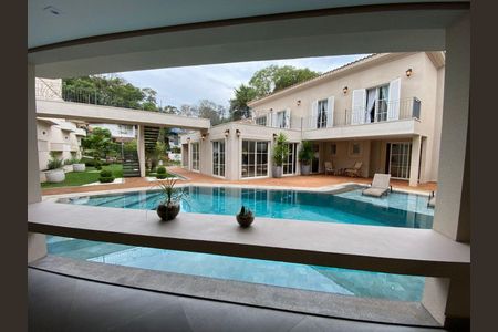 12_photo/94cfaaacb1.9845a183adc4e21d-ATLAS-7bdb7d70-b160-4997-b278-db8147b85afe.jpg de casa de condomínio à venda com 5 quartos, 586m² em Jardim Helena, Carapicuíba