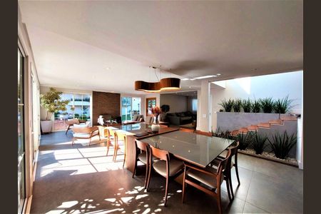 3_photo/94cfaaacb1.9845a183adc4e21d-ATLAS-c38c4fc2-e848-4fe0-8f77-e0336c049eb4.jpg de casa de condomínio à venda com 5 quartos, 586m² em Jardim Helena, Carapicuíba