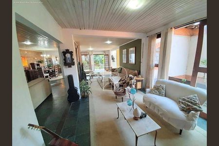 9_photo/94cfaaaee9.ba1c0bc9cbfcae1e-ATLAS-19c7c752-d8bb-4483-ab77-dcd7d327becd.jpg de casa à venda com 3 quartos, 400m² em Granja Viana, Cotia