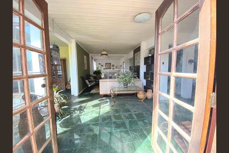 8_photo/94cfaaaee9.ba1c0bc9cbfcae1e-ATLAS-29e0c9d0-4209-46f8-b052-83ab872670f5.jpg de casa à venda com 3 quartos, 400m² em Granja Viana, Cotia