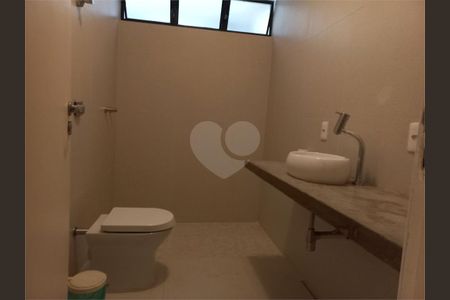 32_photo/94cfaaaffd.f8b5319c31ea9539-ATLAS-312f2458-ab82-45b1-a9d9-b3ebbc7595b7.jpg de casa à venda com 6 quartos, 468m² em Granja Viana, Cotia