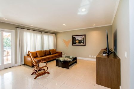 18_photo/94cfaab6a9.51f93b515011f16f-ATLAS-d007f8e2-c0dc-4939-be6e-60ec78a135c2.jpg de casa à venda com 4 quartos, 10m² em Jardim Barbacena, Cotia