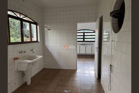 18_photo/94cfaab6b7.ce0e127f29cc1409-ATLAS-16d2535e-306c-41fc-bf67-bf640731463c.jpg de casa para alugar com 3 quartos, 282m² em Jardim Lambreta, Cotia