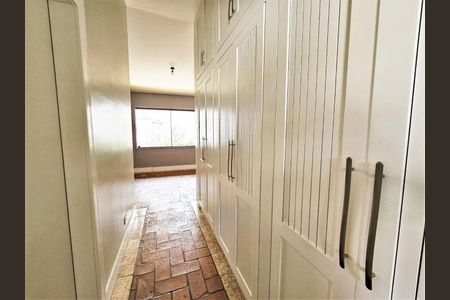 2_photo/94cfaab821.873c8b8e47666640-ATLAS-c3cdbee2-00f5-4ec0-aa71-fede5a05e3ef.jpg de casa de condomínio à venda com 4 quartos, 600m² em Bosque do Vianna, Cotia