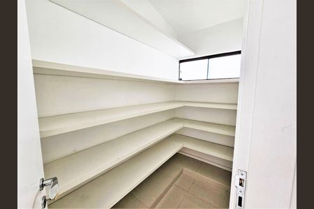 5_photo/94cfaab821.873c8b8e47666640-ATLAS-d06dcd9f-e711-42ba-96ec-24f58136fb83.jpg de casa de condomínio à venda com 4 quartos, 600m² em Bosque do Vianna, Cotia