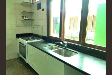 4_photo/94cfaabd27.7aeb7bc2eb1ec1ba-ATLAS-2d28537c-de69-4663-9532-e336a2bdabb3.jpg de casa à venda com 5 quartos, 1000m² em Vila Santo Antônio, Cotia