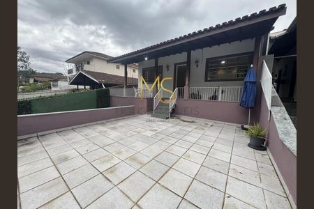 5_photo/94cfaabf3b.49e5f4e107e90c19-ATLAS-fb3e1d7c-c90c-4976-acb5-649f959dbe3a.jpg de casa para alugar com 4 quartos, 270m² em Jardim da Gloria, Cotia