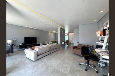 2_photo/94cfaabf6d.ceff8192393c33de-ATLAS-ea8dfb28-4ca1-4c97-bc14-e8d25745a92d.jpg de casa à venda com 5 quartos, 450m² em Jardim da Gloria, Cotia