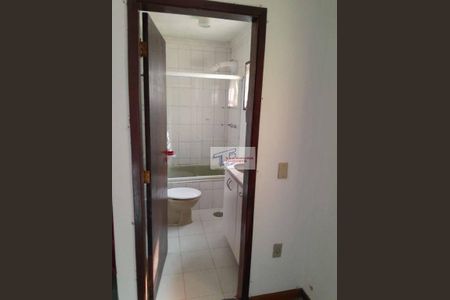 6_photo/94cfaac6d1.24a317c22631bef5-ATLAS-3b2fb4c0-a202-4a5c-a35b-ea7ad1176e6c.jpg de casa à venda com 3 quartos, 201m² em Jardim da Gloria, Cotia