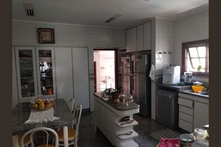 7_photo/94cfaac7a9.d7b7135cffaafe0a-ATLAS-7c85cb06-b9fb-4d72-9b43-c1dd81417e27.jpg de casa de condomínio à venda com 5 quartos, 356m² em Jardim da Gloria, Cotia