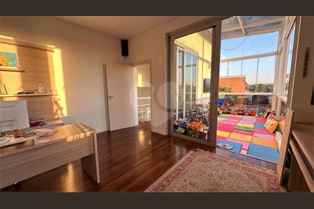 22_photo/94cfaaca13.719fbdc320448c84-ATLAS-06094da5-1867-4c5e-9f2e-d24514bda7b9.jpg de casa à venda com 3 quartos, 340m² em Horizontal Park, Cotia