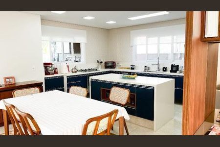 4_photo/94cfaacaf7.3c20d05746a6d1b7-ATLAS-4ac8dc84-b2cc-4e29-ad22-7859702298de.jpg de casa à venda com 4 quartos, 356m² em Jardim Barbacena, Cotia