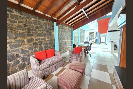 3_photo/94cfaacb0b.17a4969d13b5e058-ATLAS-bdde0b4f-0849-4e2f-8d3b-cc7a18360411.jpg de casa à venda com 3 quartos, 250m² em Jardim Barbacena, Cotia