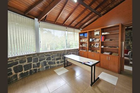 3_photo/94cfaacb0b.17a4969d13b5e058-ATLAS-d29fe6a5-d3ad-44d5-97e6-d01276151252.jpg de casa à venda com 3 quartos, 250m² em Jardim Barbacena, Cotia