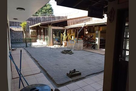 5_photo/94cfaada11.3be18b52e244e7c2-ATLAS-1e0aec2b-be7f-48ed-9197-cdc9eb471cb6.jpg de casa à venda com 3 quartos, 330m² em Jardim da Gloria, Cotia