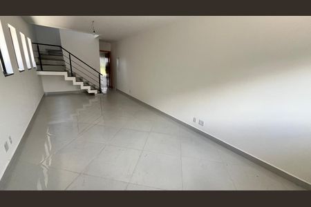 8_photo/94cfaada11.aafc750051720c32-ATLAS-76e8ba65-53b9-466f-8f35-c5e3f26dda7d.jpg de casa à venda com 3 quartos, 129m² em Chácara Canta Galo, Cotia