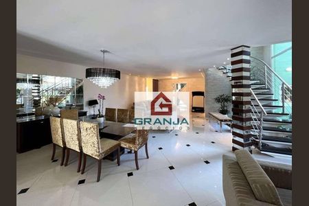 12_photo/94cfaadf3b.29e03957e02b54cf-ATLAS-e071b8fa-5d9c-4a09-971b-8c4f4792518c.jpg de casa à venda com 4 quartos, 546m² em Cemucam, Cotia