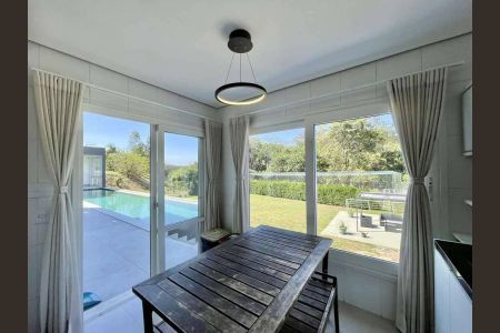 4_photo/94cfaaea6d.9b0e853e47463488-ATLAS-25b3dfb4-cf51-4d96-8a97-ee4173c01f57.jpg de casa à venda com 4 quartos, 1000m² em Jardim Passargada I, Cotia