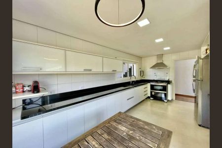 8_photo/94cfaaea6d.9b0e853e47463488-ATLAS-538c6e44-10bd-4e56-8bdd-1ce9f0787aab.jpg de casa à venda com 4 quartos, 1000m² em Jardim Passargada I, Cotia