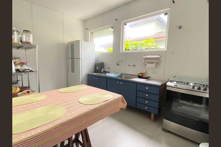 10_photo/94cfaaeacf.59b9fa3339c8dcb8-ATLAS-3f655445-ea6a-40fd-8f44-720b42d2f87c.jpg de casa de condomínio à venda com 4 quartos, 430m² em Jardim Passargada I, Cotia