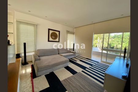 4_photo/94cfaaeb79.ceff8192393c33de-ATLAS-8ead8aba-e194-4c9d-944a-dbb8aa95ae45.jpg de casa à venda com 3 quartos, 451m² em Jardim Passargada I, Cotia