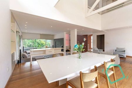 4_photo/94cfaaeb8d.9fde2b1beaf38236-ATLAS-1509e944-e0b1-4e76-84b0-a7c4c4af270f.jpg de casa de condomínio à venda com 3 quartos, 451m² em Jardim Passargada I, Cotia