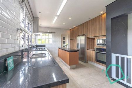 6_photo/94cfaaeb8d.9fde2b1beaf38236-ATLAS-7c61c99c-8e86-430e-8552-71aa0fd6e367.jpg de casa de condomínio à venda com 3 quartos, 451m² em Jardim Passargada I, Cotia