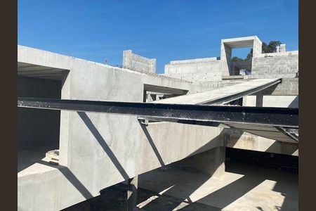 4_photo/94cfaaecc5.7a37549eceeba21f-ATLAS-1f04cf29-ddfd-4f03-9738-1e84afb30aa2.jpg de casa de condomínio à venda com 5 quartos, 600m² em Cemucam, Cotia