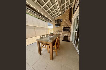 4_photo/94cfaaed17.7da11293e5e8925f-ATLAS-36c3b338-69c1-4a61-8380-3bc4e71ea37f.jpg de casa à venda com 3 quartos, 250m² em Cemucam, Cotia