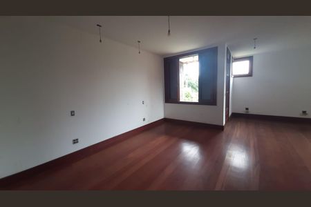 5_photo/94cfaaee9b.4b31ccbd07ec468b-ATLAS-2250cc31-0e2b-446a-941c-7ea64aacba1e.jpg de casa de condomínio à venda com 3 quartos, 850m² em Jardim Torino, Cotia