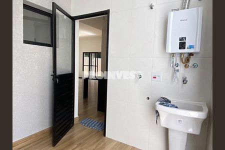 2_photo/94cfaaf15d.8ae1cb5ed2a1280b-ATLAS-9ac54bee-8dd1-471e-9a8d-cf4166a4b312.jpg de casa à venda com 3 quartos, 245m² em Jardim Colibri, Cotia