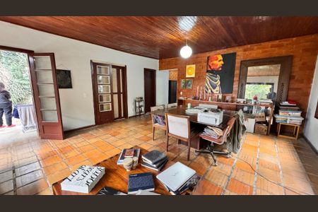 4_photo/94cfaaf385.5564e16b2c01dcfa-ATLAS-d7a0bad9-b34f-439f-8886-01bfef1cac43.jpg de casa à venda com 4 quartos, 260m² em Jardim Sao Vicente, Cotia