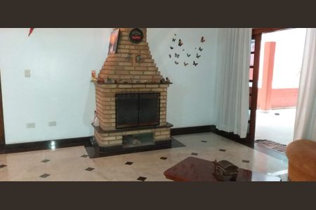 7_photo/94cfaafacd.44bd03723d791f9f-ATLAS-5b7c473f-527d-4644-a7d9-c2dbb375b637.jpg de casa de condomínio à venda com 3 quartos, 350m² em Jardim Sao Vicente, Cotia