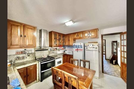 3_photo/94cfab2259.1d1f6fc2226a427b-ATLAS-9ffb548e-bbf2-41b1-b7e6-b5b1efcacad3.jpg de casa à venda com 4 quartos, 479m² em Vila Real Moinho Velho, Embu das Artes